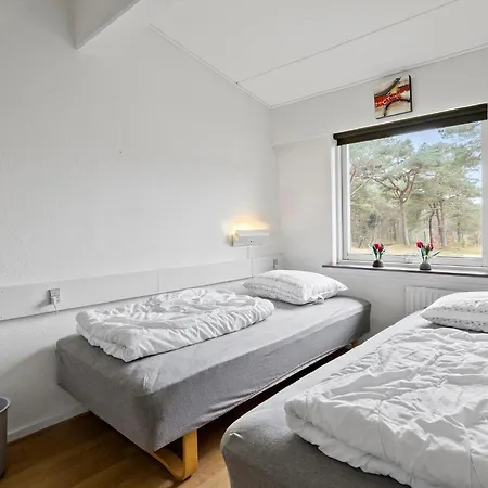 1 Bedroom Cozy In Apartment